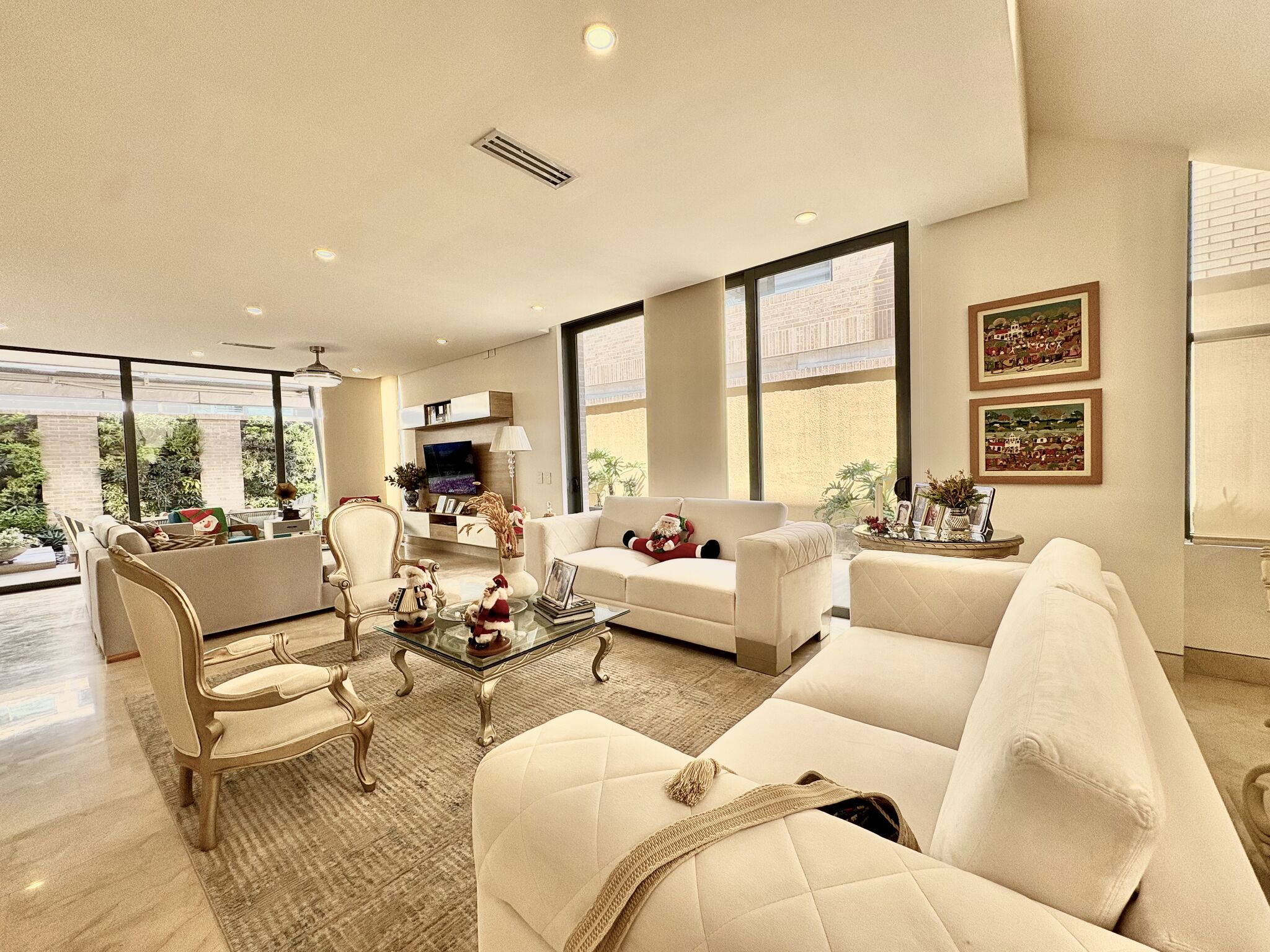 MENOS, DEFINITIVAMENTE ES MÁS!