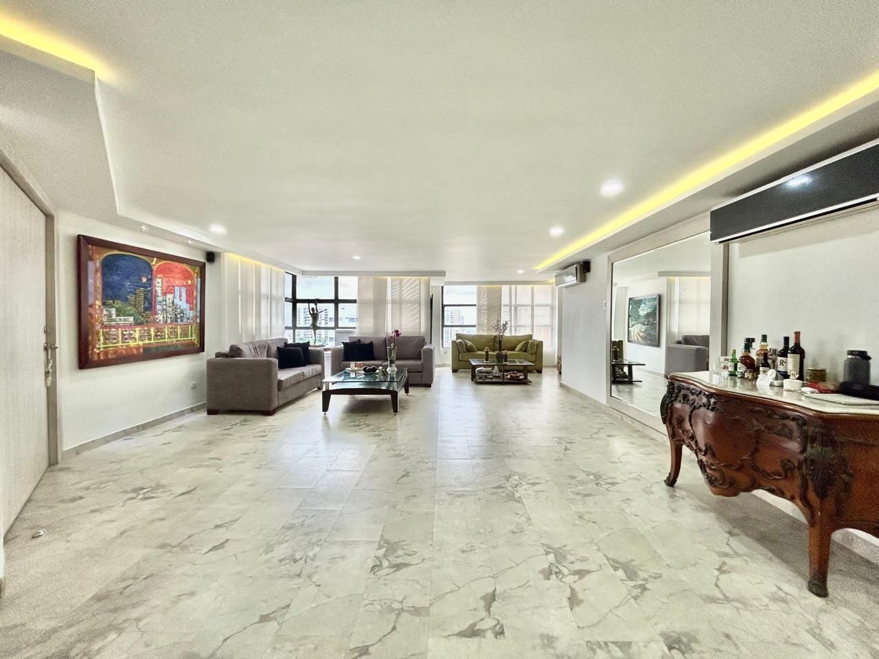 Espacio Amplio, Presupuesto Inteligente: Apartamento en Ubicación Premium para Todos