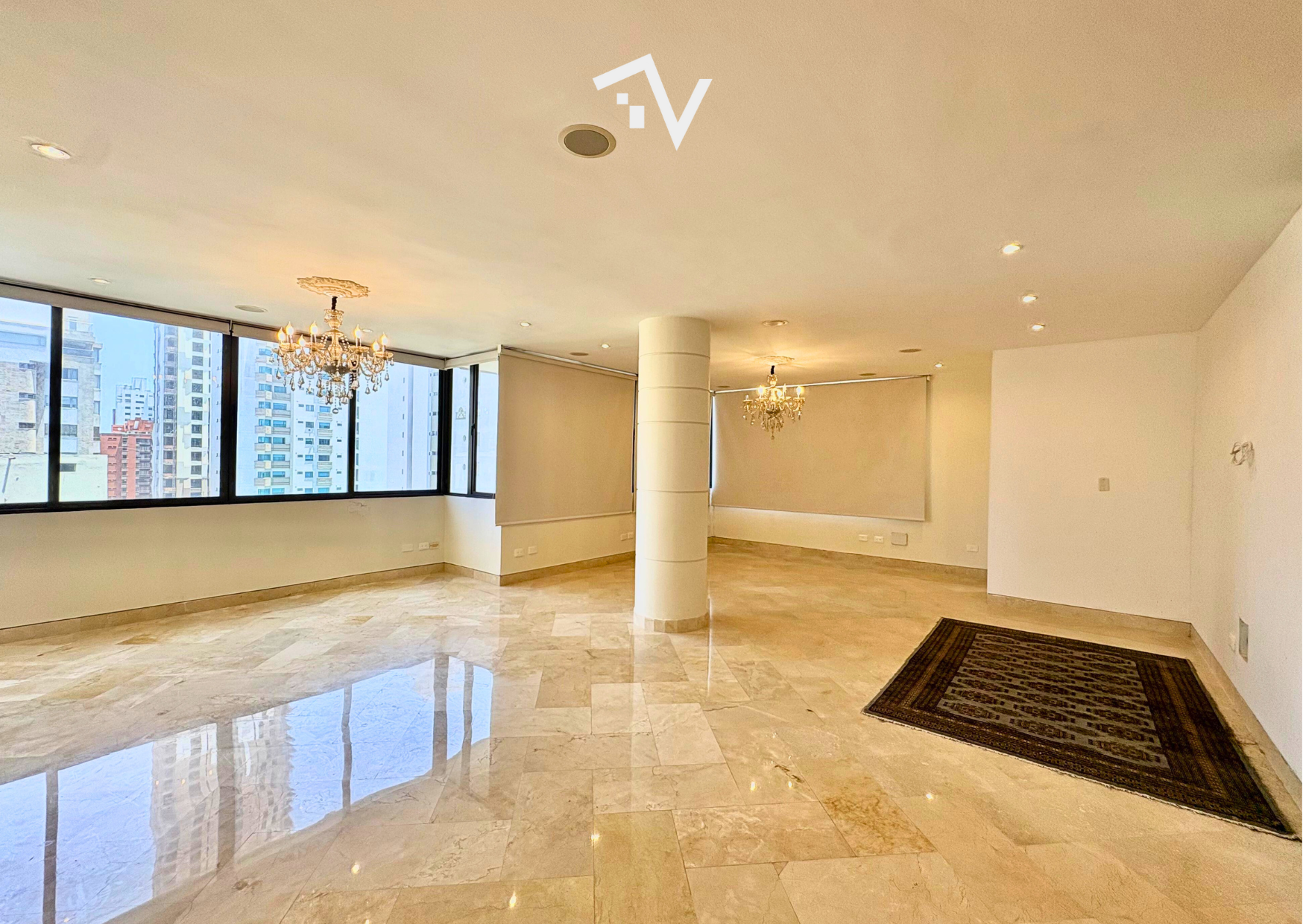 En la localidad Riomar, Barranquilla, existen varios edificios que, a pesar de su edad, perduran gracias a su calidad constructiva y ubicación estratégica.