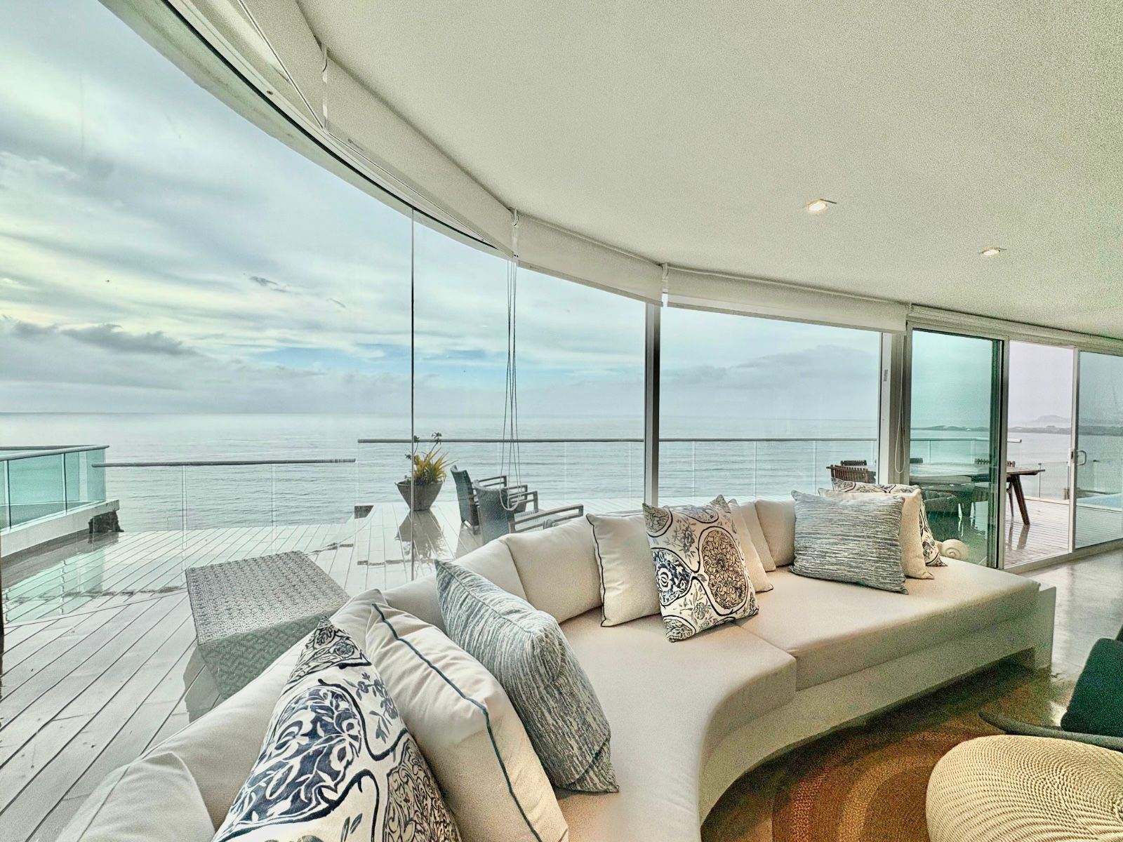 Casa estilo Santorini frente al mar