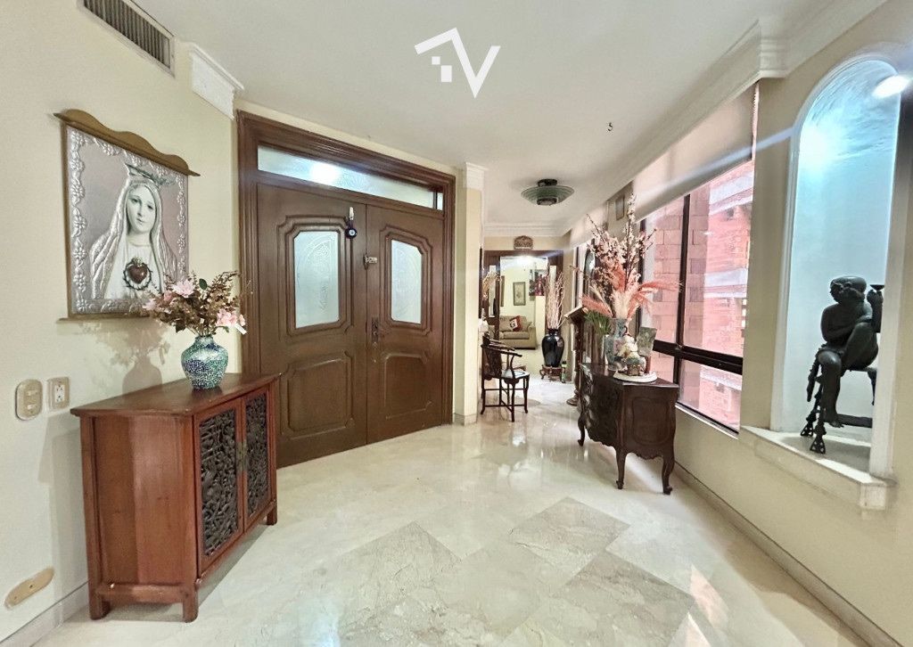 Muchas parejas jóvenes buscan apartamentos amplios en edificios antiguos, por los altos costos y la falta de espacio en los nuevos condominios.