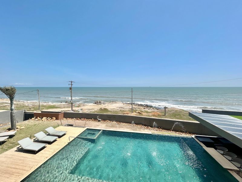 ¡A solo 15 minutos de Barranquilla, con el mar en tu puerta: Mar de frente, ciudad a un paso.