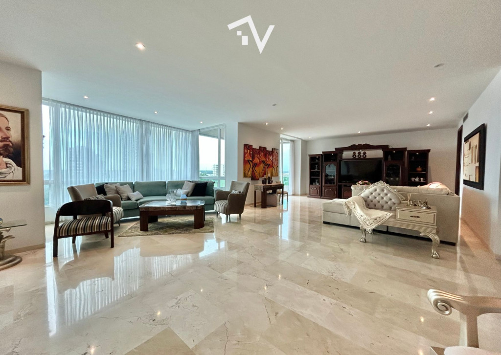 Un apartamento por piso, una forma de vivir reservada para pocos.